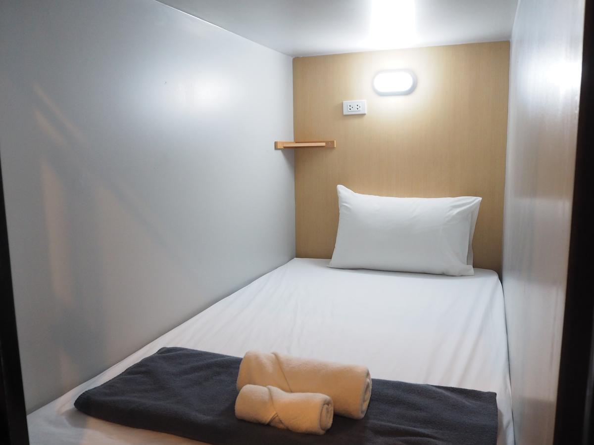 A Nighttime Hostel Krabi Exterior photo
