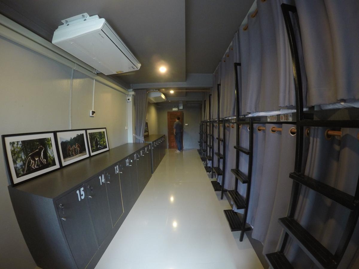A Nighttime Hostel Krabi Exterior photo