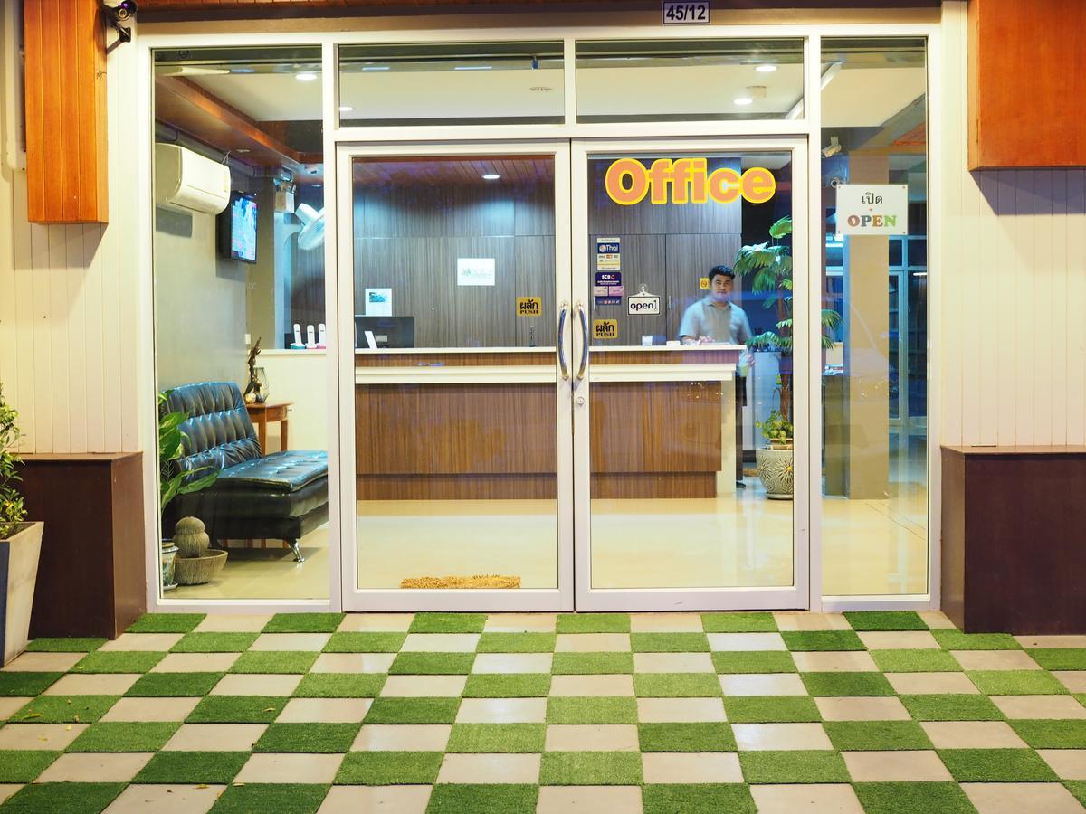 A Nighttime Hostel Krabi Exterior photo