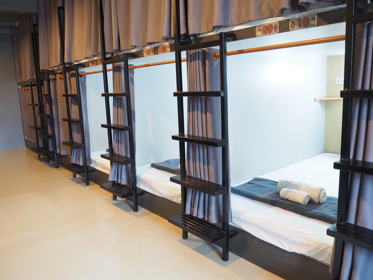 A Nighttime Hostel Krabi Exterior photo